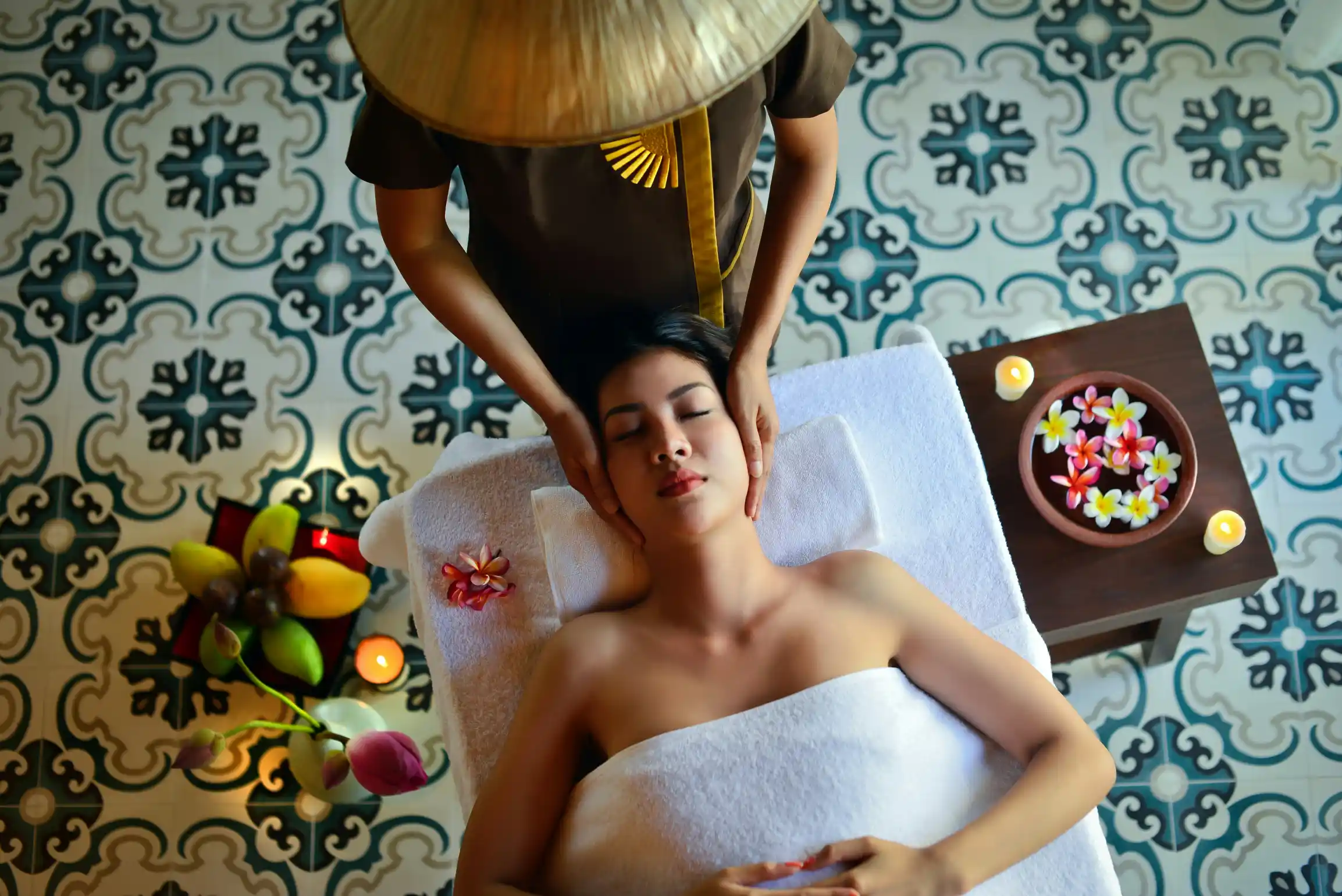 Hot oil spa massage at Avyra Thai Spa